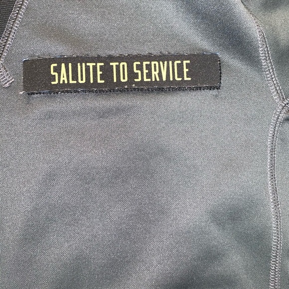 🏈 OFFICIAL NFL SALUTE TO SERVICE GIANT SWEATSHIRT - Picture 4 of 7